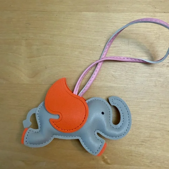 (NWOT) Faux Leather Colorblock Flying Elephant Bag Charm - Picture 2 of 3